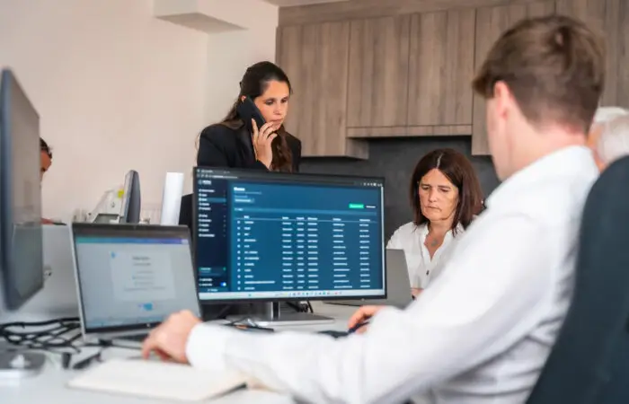 Professionele serverruimte van AT-COM met gecertificeerde IT-infrastructuur – veilige en schaalbare oplossingen voor bedrijven.